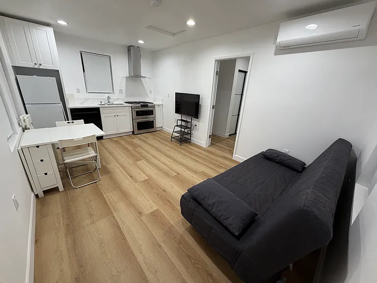 328 N Washington Ave #B — Photo 5
