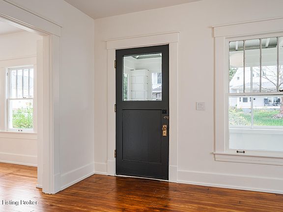 4th image of 218 Franck Ave