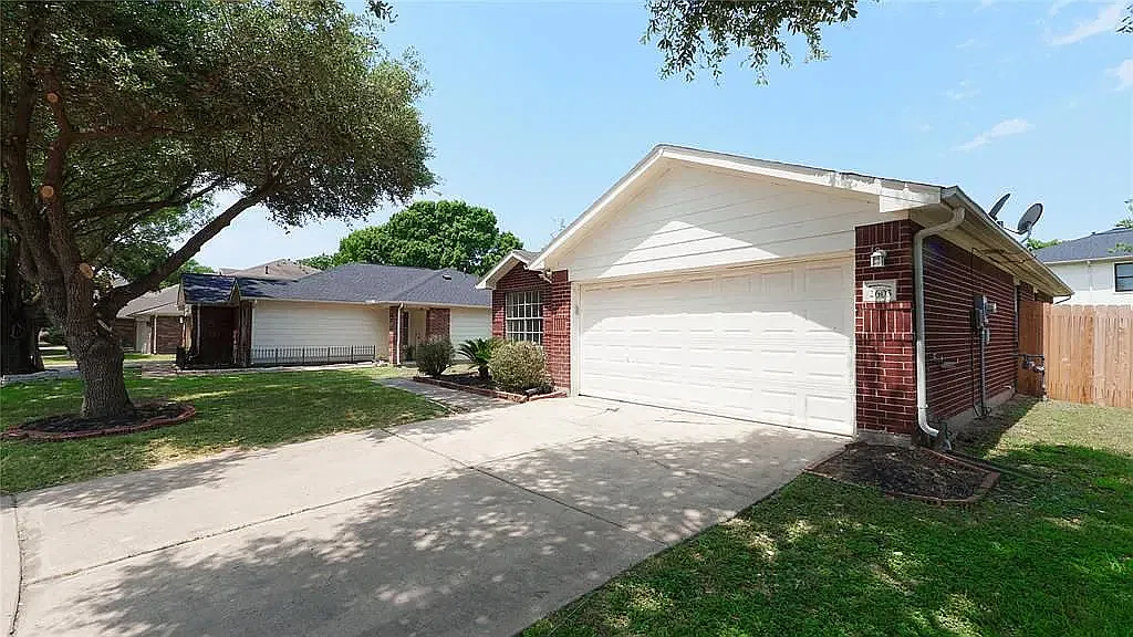 3 bed, 1490 sqft, $1,700 — Photo 2