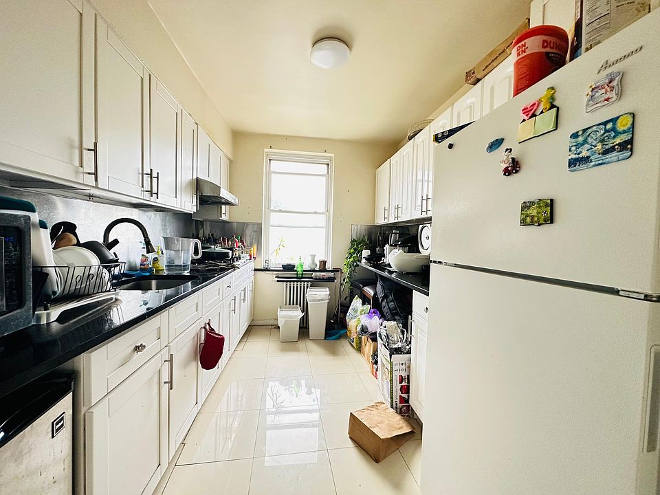 2nd image of 17209 Crocheron Ave #4