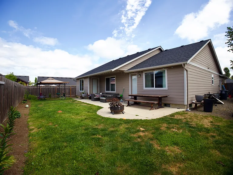 1283 Hazelnut Ct — Photo 8
