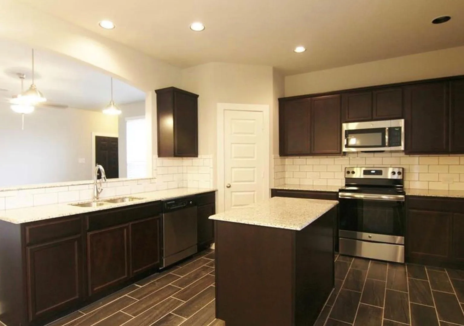 146 Parkgate — Photo 4