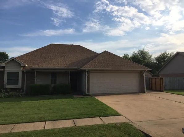 717 Pin Oak Dr, Marion, AR 72364