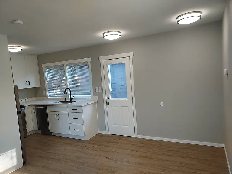 700 Aberdeen Ave NE #702 — Photo 10