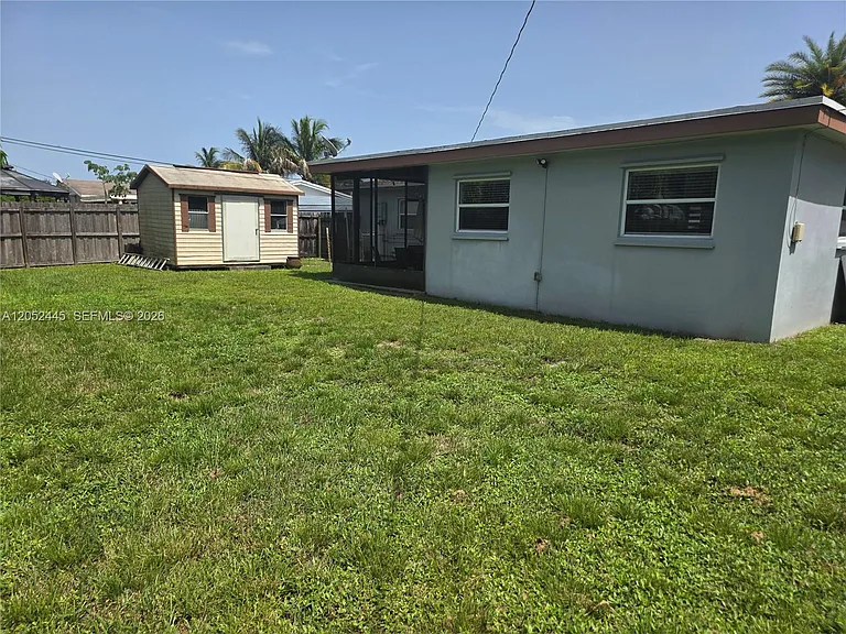 8035 NW 185th St — Photo 10