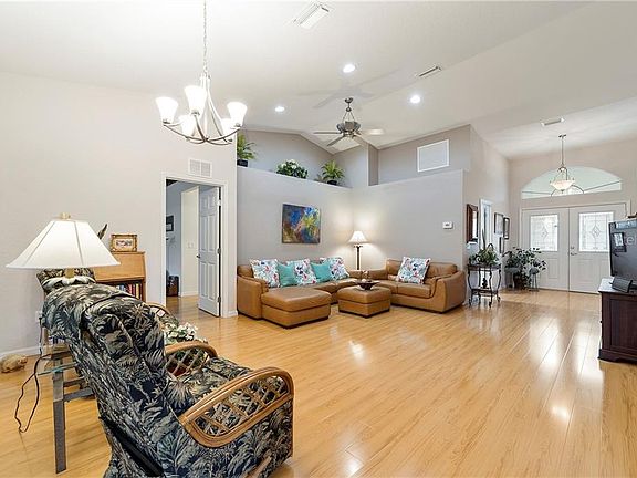 4th image of 10140 Mainsail Dr