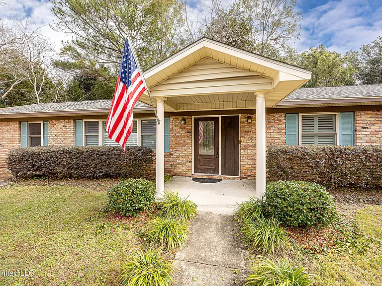 1107 Le Badine Ct — Photo 3
