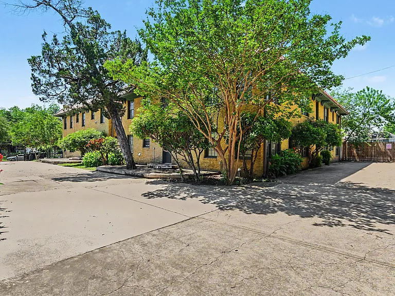 4515 Swiss Ave — Photo 17