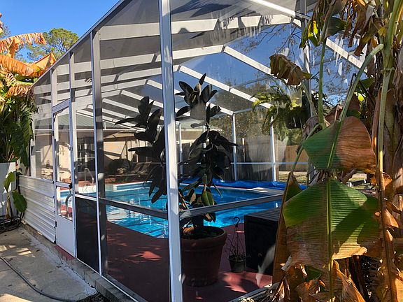 Rear view of pool bk dr