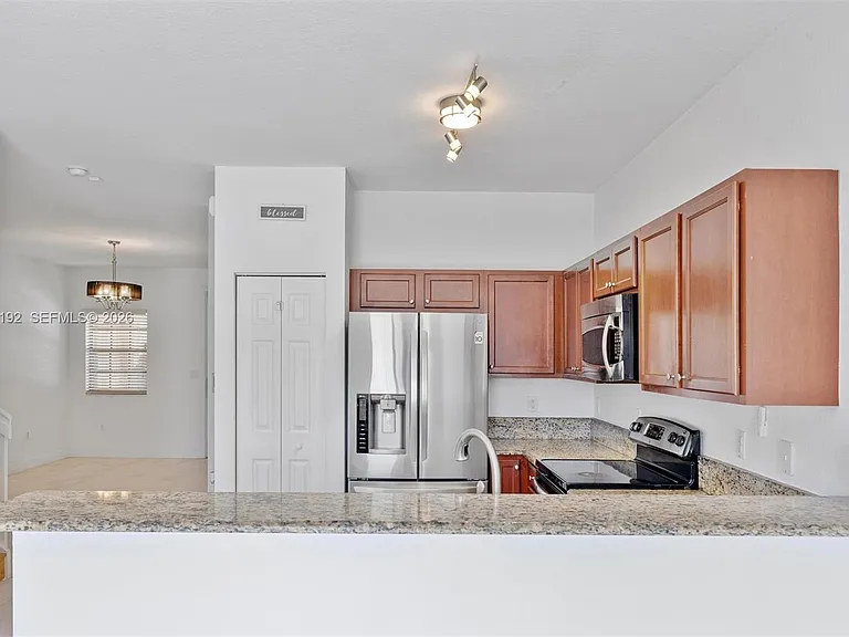 3728 NE 3rd Ct — Photo 8