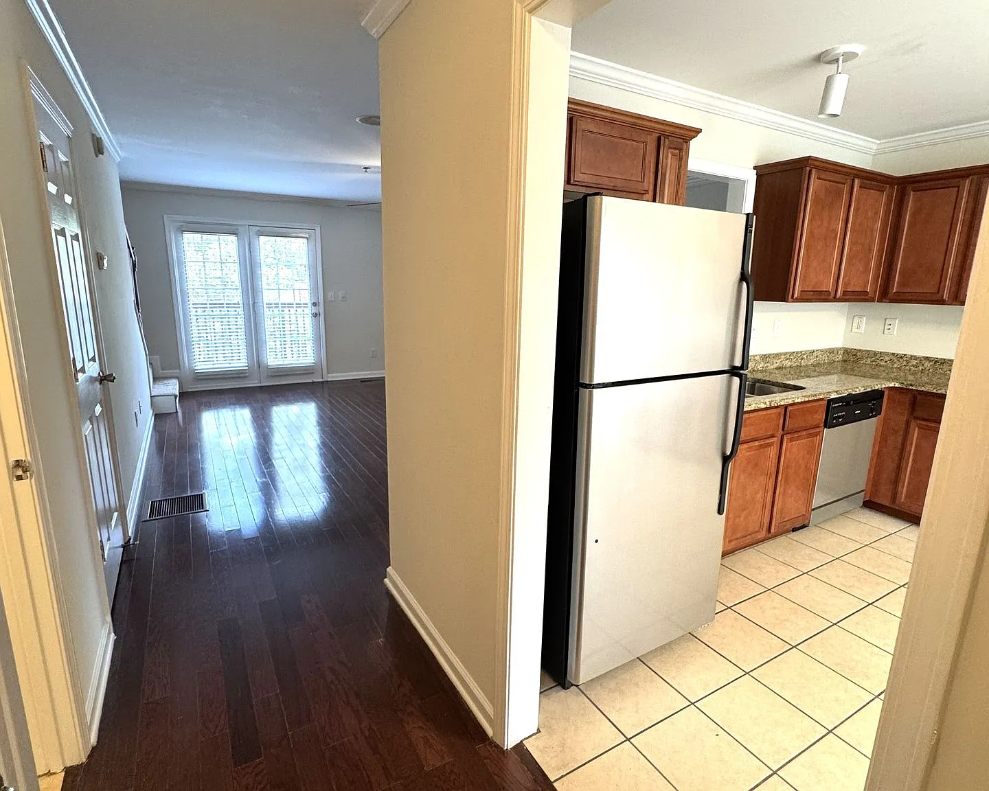 SOUTH HAMPTON TERRACE — Photo 4