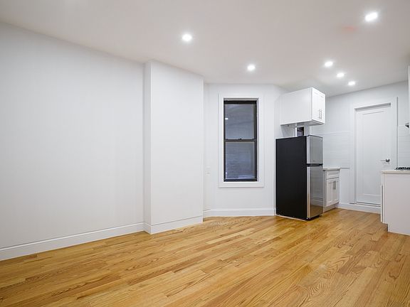 5th image of 334 W 49th St #3RW2