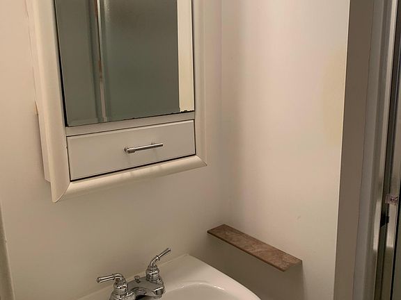 2nd image of 782 1/2 Glen Oak St