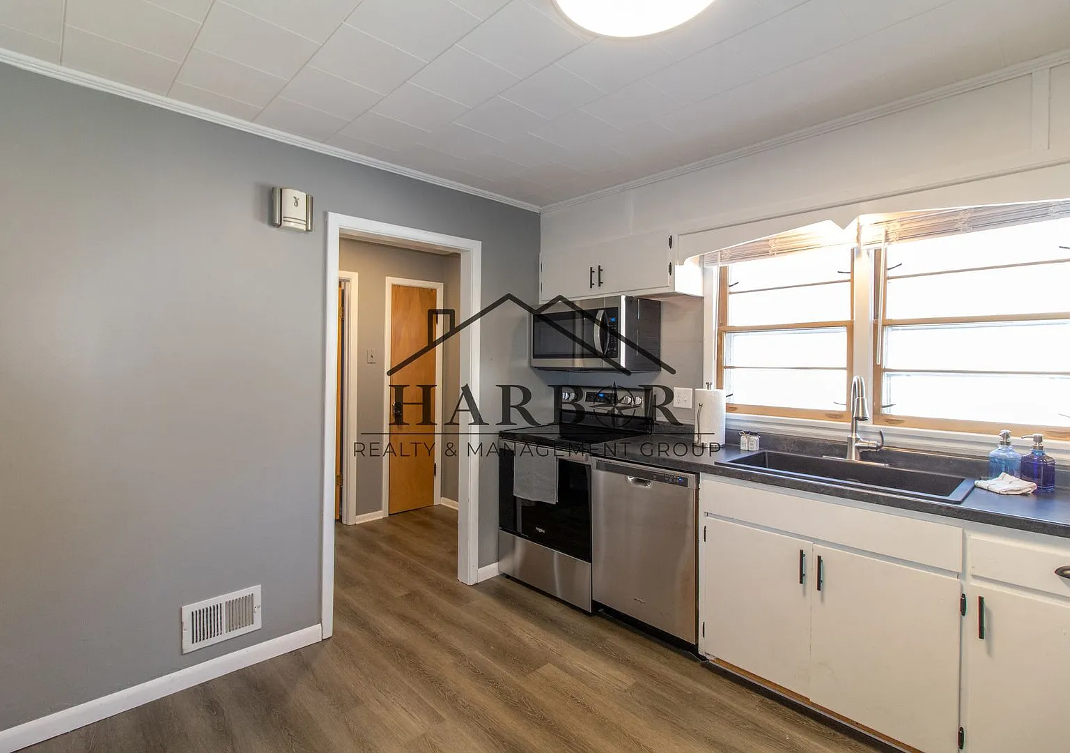 5th Avenue SE Duplex — Photo 2