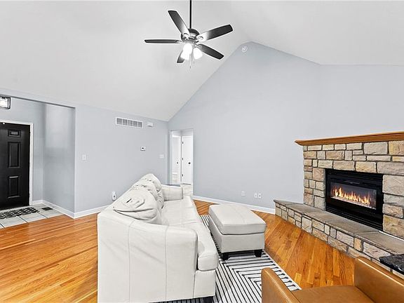 5th image of 169 E 1600th Rd