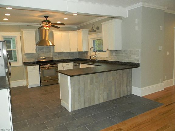 4th image of 1424 Elmwood Ave