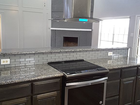 Kitchen bar area