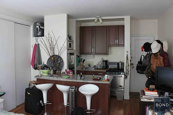 Rented by Bond New York | media 19