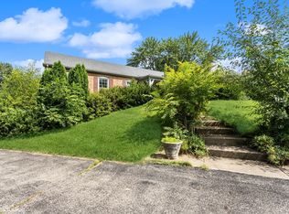 10S543 Glenn Dr, Burr Ridge, IL 60527