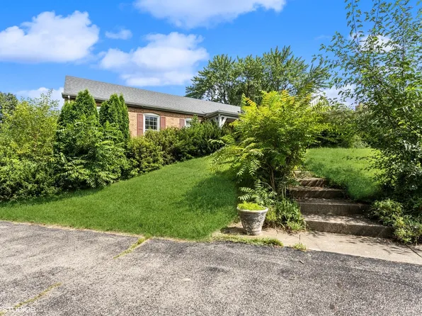 10S543 Glenn Dr, Burr Ridge, IL 60527