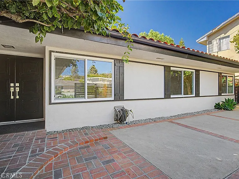 6917 Clovercliff Dr — Photo 4