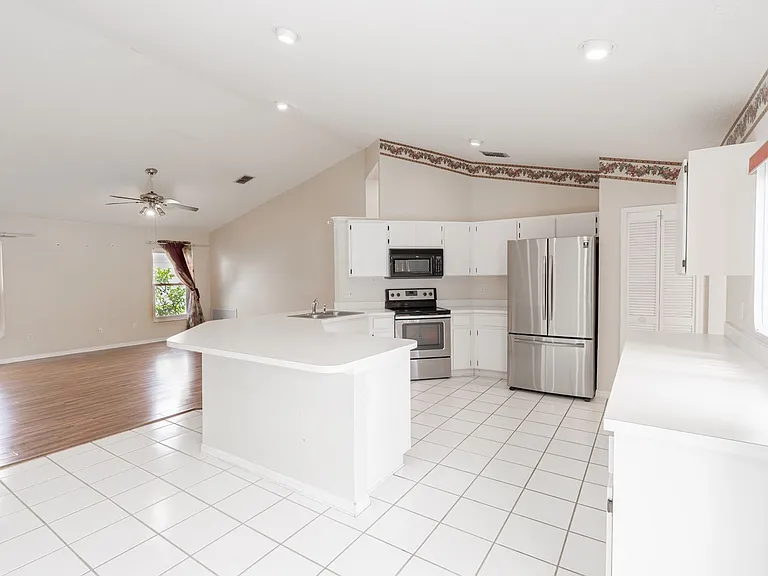 10435 Crestfield Dr — Photo 13