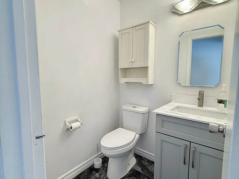 17 Regatta Cres #UPPER — Photo 7