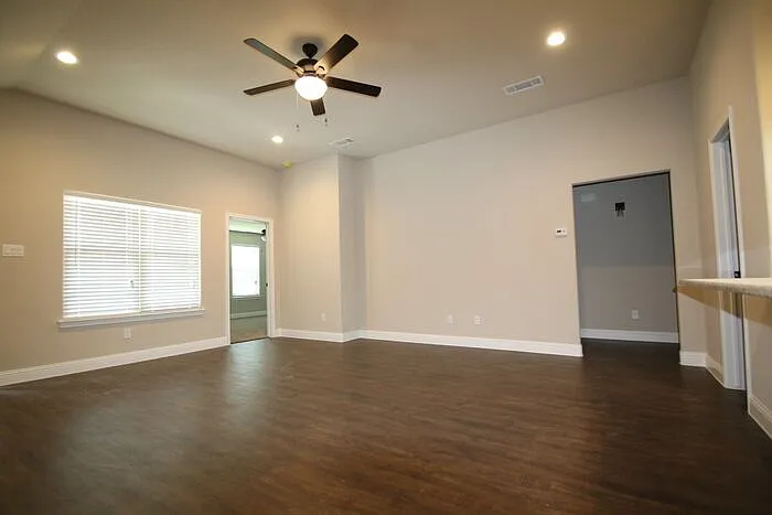 1325 White Sand Dr — Photo 3