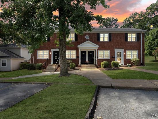 1545 Swallow Dr, Saint Louis, MO 63144