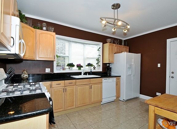 4th image of 5016 N California Ave #2