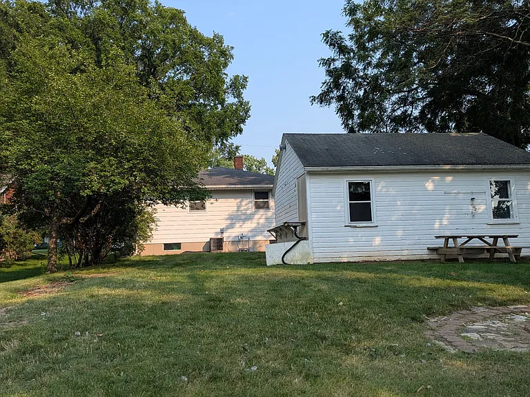 416 Hartung St — Photo 15