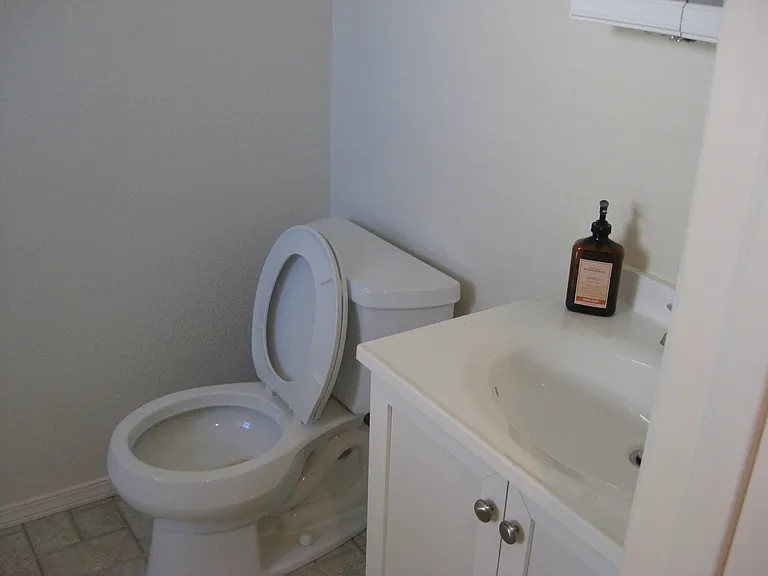 804 Defoe St #B — Photo 9