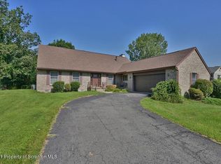 402 Grande Cir, Scranton, PA 18505