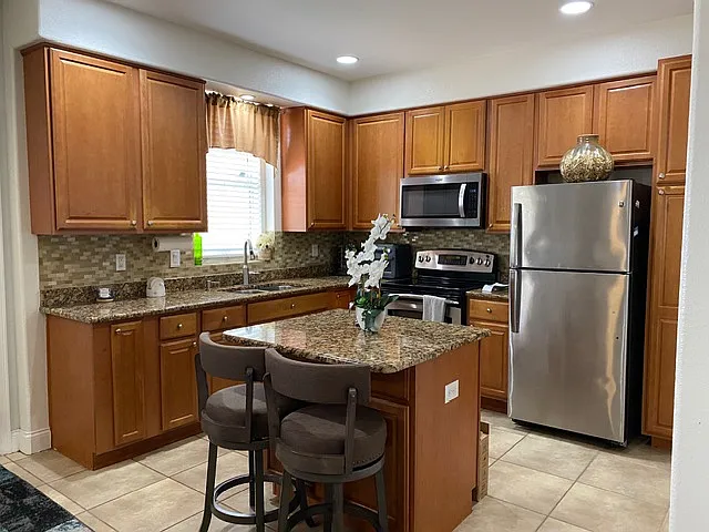3 bed, 2.5 bath, 1700 sqft, $2,700 — Photo 3