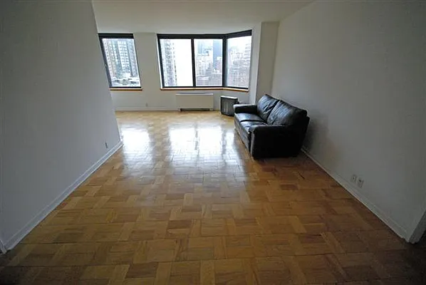 Rented by Luxury Habitat | media 89