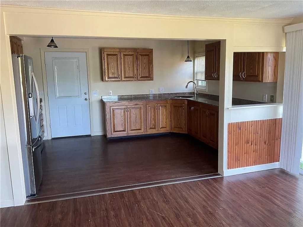 3 bed, 2.0 bath, 1600 sqft, $2,600 — Photo 4