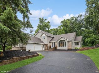 13875 Pennock Ave, Apple Valley, MN 55124