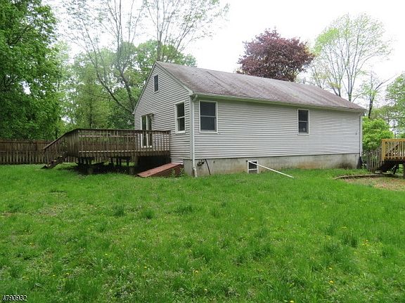 5th image of 16 Mountainside Dr