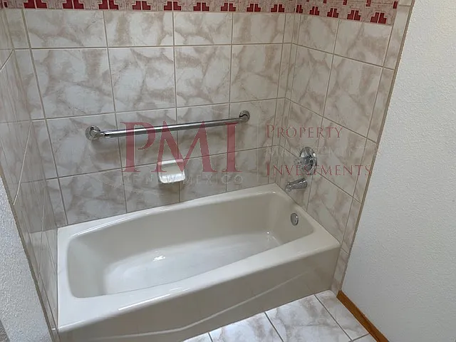 2229 Santa Ana — Photo 16