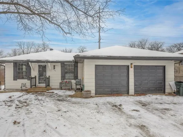 1302 S McHenry St, Independence, MO 64057