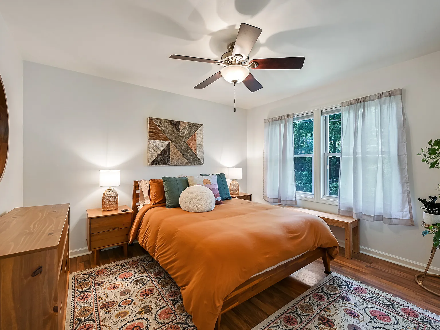 2 bed, $5,220 — Photo 2