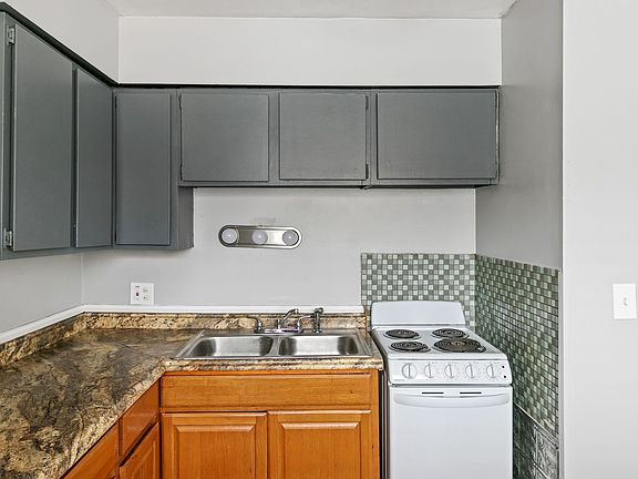 4th image of 815 George Pl #C790f77ee
