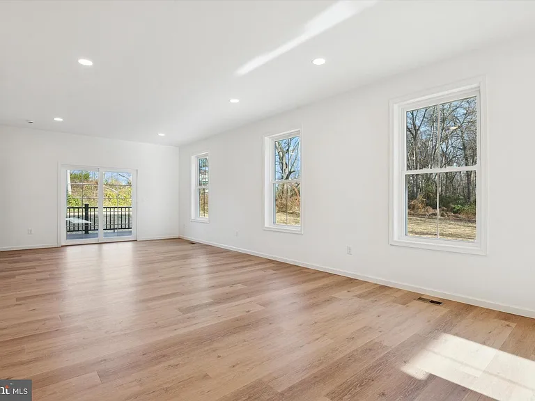 122 Silversmith Rd — Photo 18