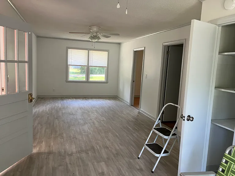3608 Red Bud St — Photo 4