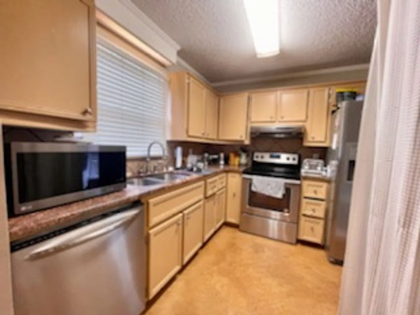 2 Bed / 2.5 Bath Townhome For Rent in Ridgeland — Photo 2