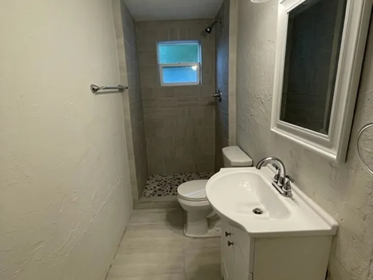 714 NW 8th St — Photo 16