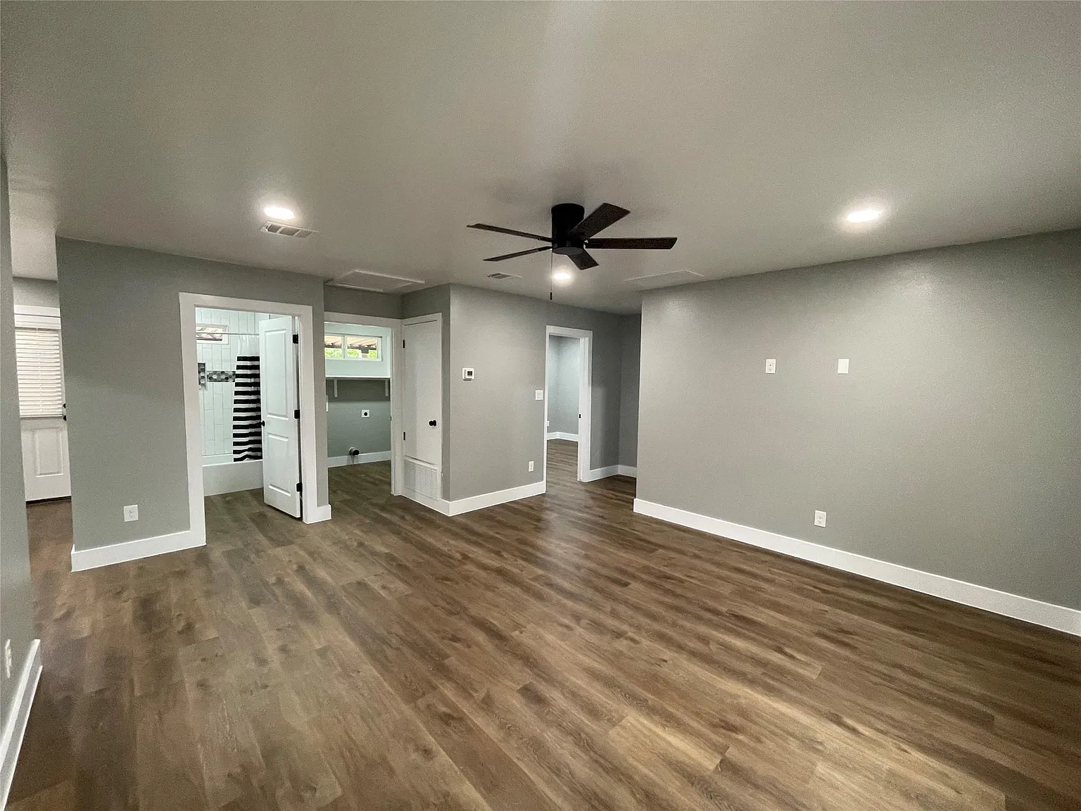 3 bed, 2.0 bath, 1364 sqft, $2,500 — Photo 4