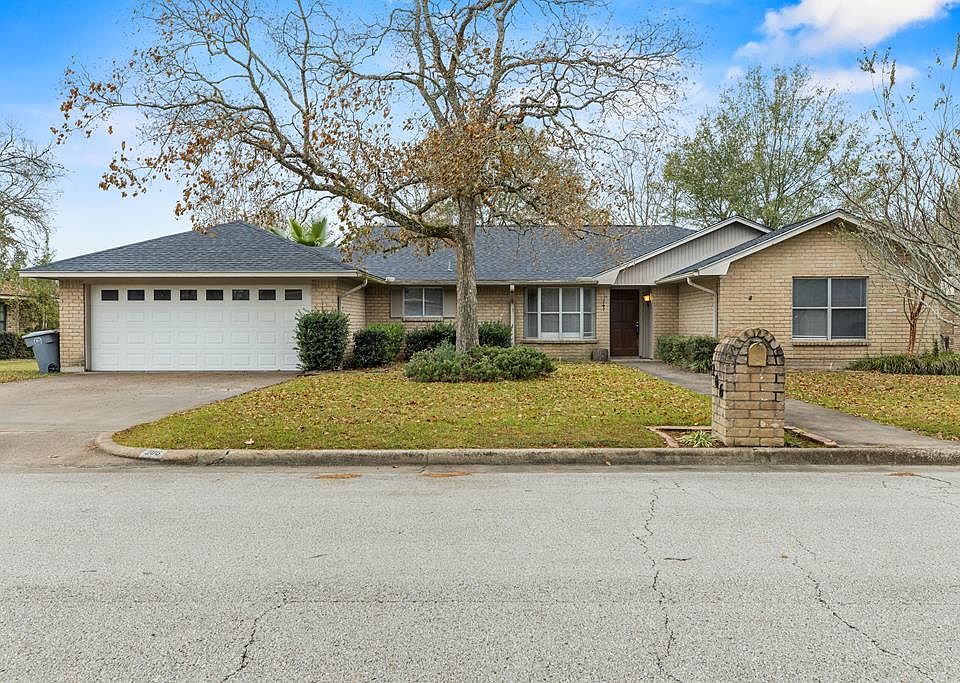1st image of 206 Spyglass Dr