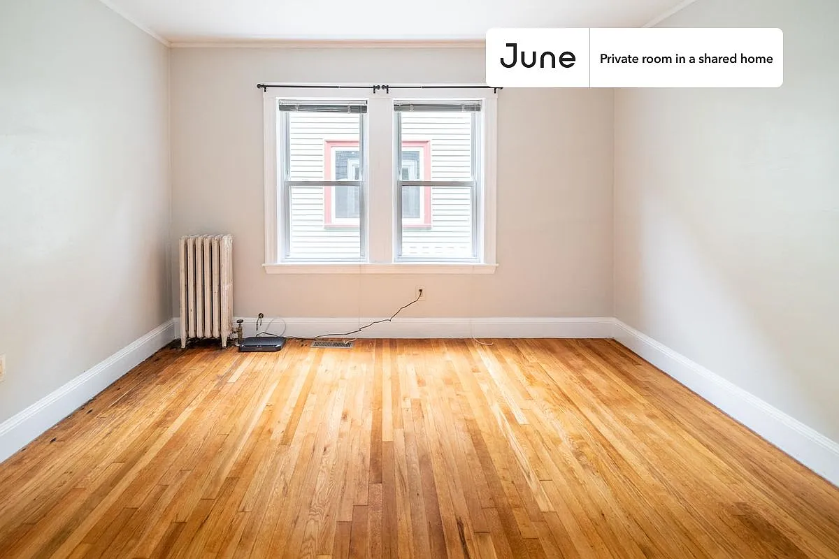 Full bedroom in 4 bed/1 bath home in Mission Hill #1227 D — Photo 3