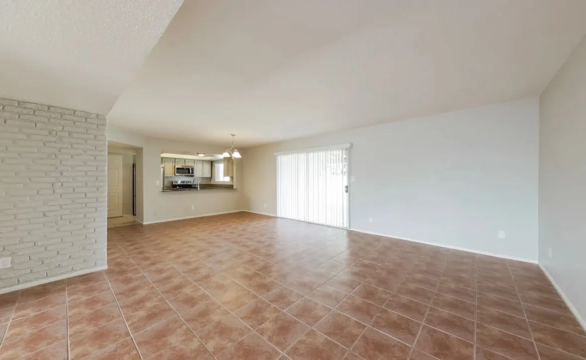 W Jenan Dr, Surprise — Photo 3